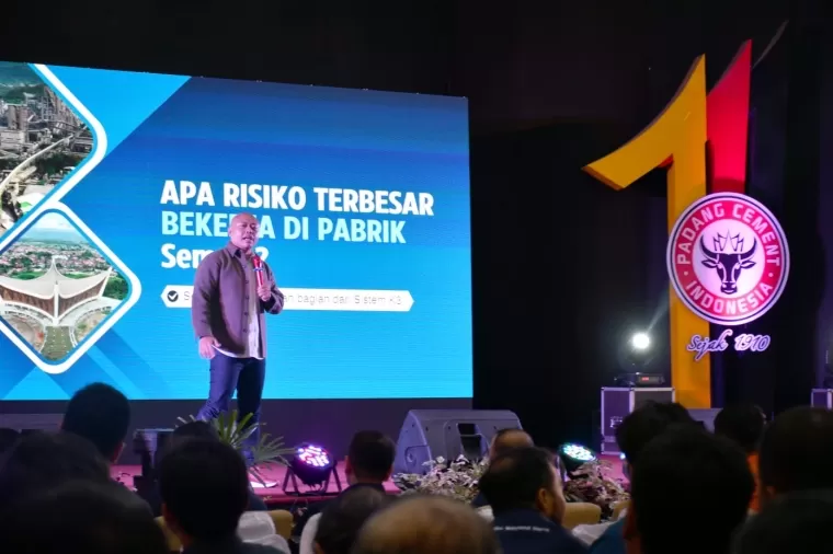 PT Semen Padang menggelar seminar bertajuk &quot;Semua Harus Selamat, Jadikan K3 Sebagai Budaya Kerja&quot; dalam rangka puncak penutupan Bulan Keselamatan dan Kesehatan Kerja (K3) Nasional 2025. Acara yang dilaksanakan secara hybrid pada Kamis (20/2/2025) .Ist