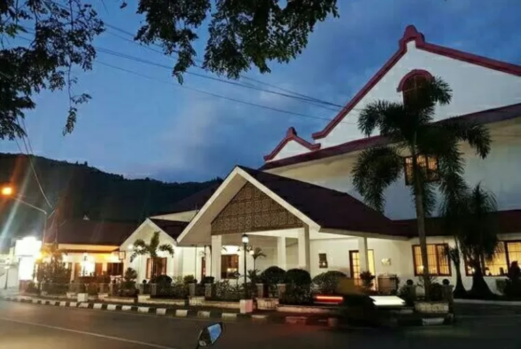 KHAS Ombilin, hotel bintang 3 yang terletak di pusat kota tua Sawahlunto.(armadison)