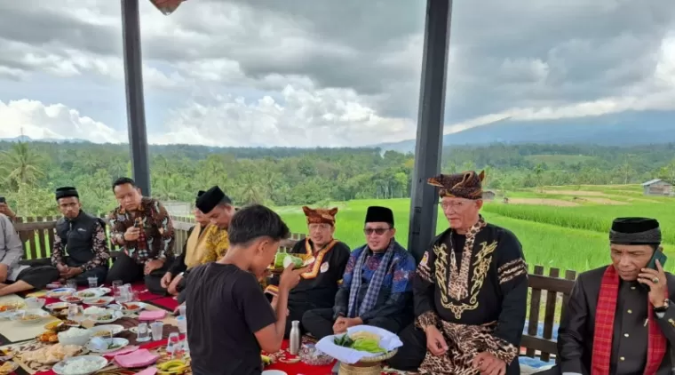 Sudah Lama Hilang: Di Gurun Puluhan Mamak Antar Kemenakan Belajar Silat