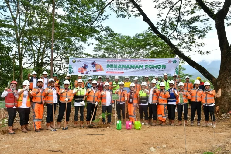 Tanam 205 Pohon Sengon di Bekas Tambang, PT Semen Padang Implementasikan Ekonomi Hijau