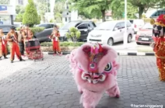 BRI BO Padang Meriahkan Imlek dengan Barongsai dari HBT dan HTT