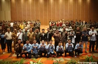 Ratusan mahasiswa dari perwakilan universitas dan organisasi kepemudaan yang ada di Sumatera Barat ikut serta kegiatan talk show sekaligus deklarasi pemekaran dewan energi mahasiswa Indonesia. (Ist)