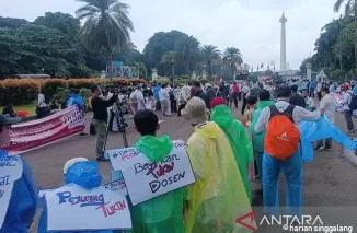 Dosen ASN Kemdiktisaintek Lakukan Aksi Tuntut Pemayaran Tukin