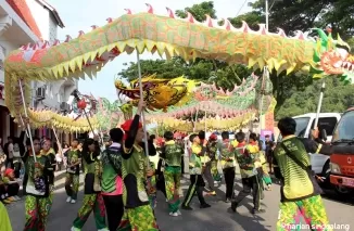 Pawai Cap Go  Meh di Padang Meriah