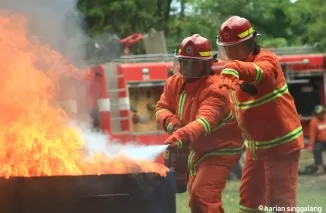 Sebanyak delapan tim bersaing dalam SHE Challenge SIG Tahun 2025, yang berlangsung di Fire Ground PT Semen Padang, Rabu (19/2/2025). Ist