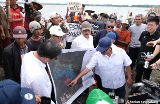 Menteri Agraria dan Tata Ruang/Kepala Badan Pertanahan Nasional (ATR/BPN), Nusron Wahid meninjau lokasi terbitnya Sertipikat Hak Guna Bangunan (HGB) di atas laut yang berada di Kabupaten Bekasi. (ist)