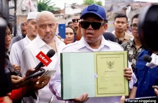 Menteri Nusron tegaskan kehadiran negara dengan turun langsung ke lokasi penggusuran klaster di Kabupaten Bekasi. (ist)