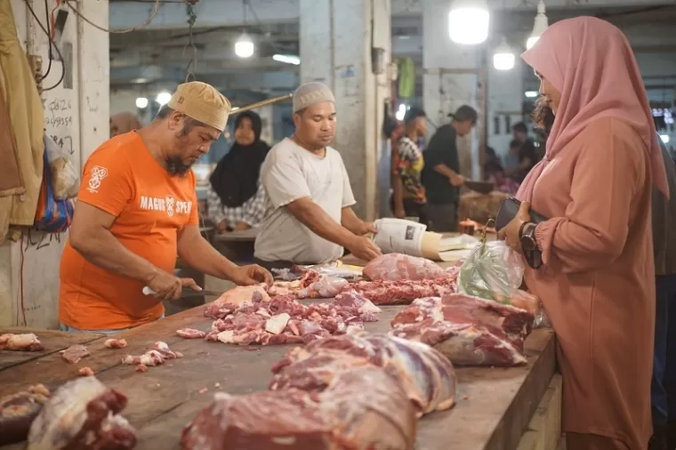 Daging dan Bumbu Randang Laris Manis di Padang Panjang