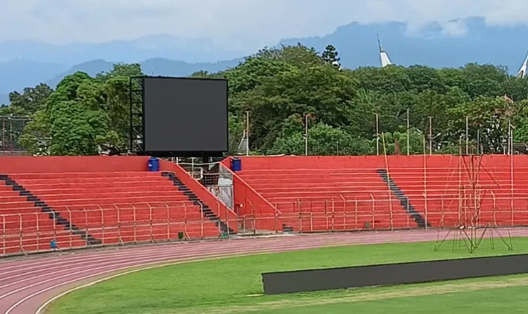 Videotron Stadion H. Agus Salim yang akan jadi media nonton bareng (nobar) laga Timnas Indonesia dijamu Australia dan menjamu Timnas Bahrain. (dede amri)