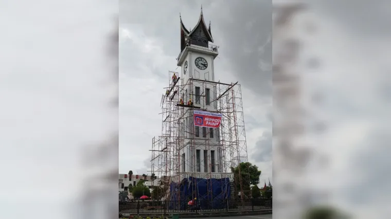 Ilustrasi Jam Gadang "Babaju Rayo"