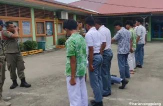 10 Pelajar Bolos dari Pesantren Ramadhan Diamankan Satpol PP