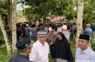 Ratusan karib kerabat menghadiri prosesi pemakaman Muhammad Bayu Tullah Vesky (ist)