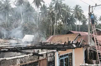 Inilah sebagian dari bangunan rumah warga yang terbakar di Kampuang Tangah Gantian, Nagari Kudu Gantiang, Kecamatan V Koto Timur, Padang Pariaman, Selasa (11/3) sore. -(Ist)