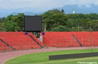 Videotron Stadion H. Agus Salim yang akan jadi media nonton bareng (nobar) laga Timnas Indonesia dijamu Australia dan menjamu Timnas Bahrain. (dede amri)