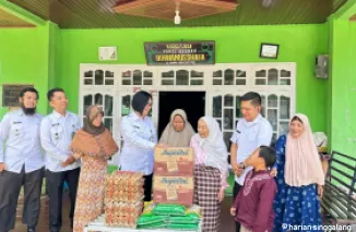 Semangat Ramadhan, Kakanwil Ditjenpas Serahkan Bansos Bapas Bukittinggi