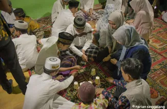 PT Semen Padang menunjukkan kepeduliannya dengan menggelar "Akhlak Charity Buka Bersama" di Panti Asuhan Az-Zahra Jannah, Jalan Imam Bonjol, Kawasan Pertokoan Atom Center, Padang, Jumat (21/3/2025).